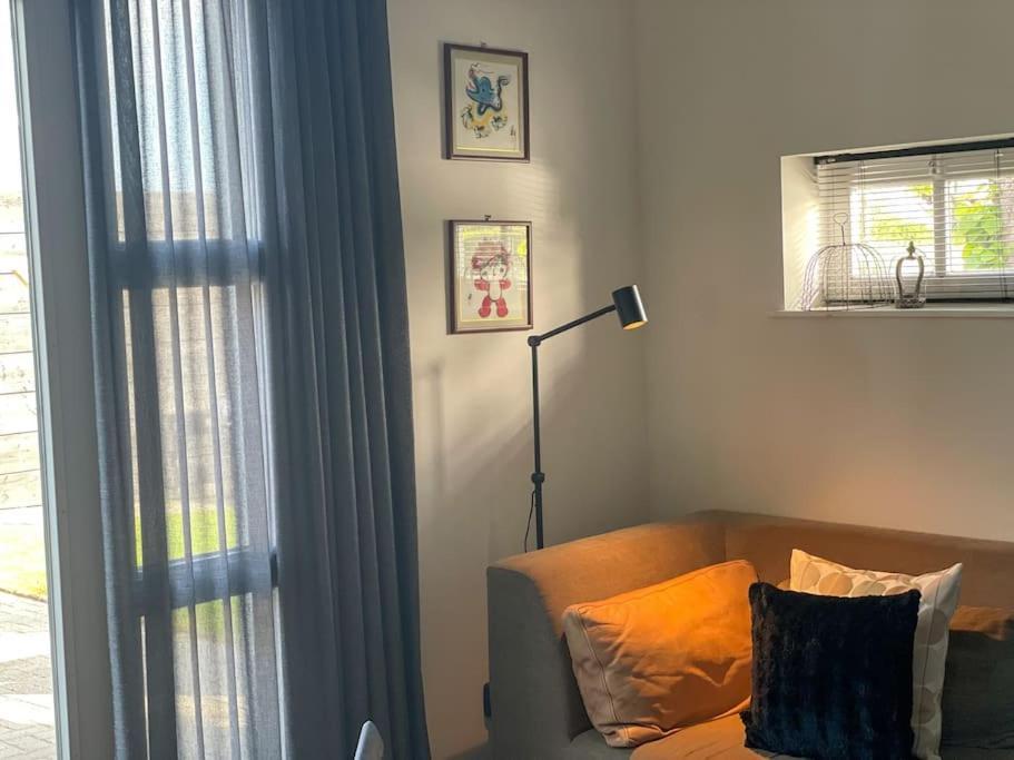 Puur Eastermar - Monumentaal, Authentiek En Luxe Koetshuis Aan Open Vaarwater Met Jacuzzi En Sauna Oostermeer Bagian luar foto