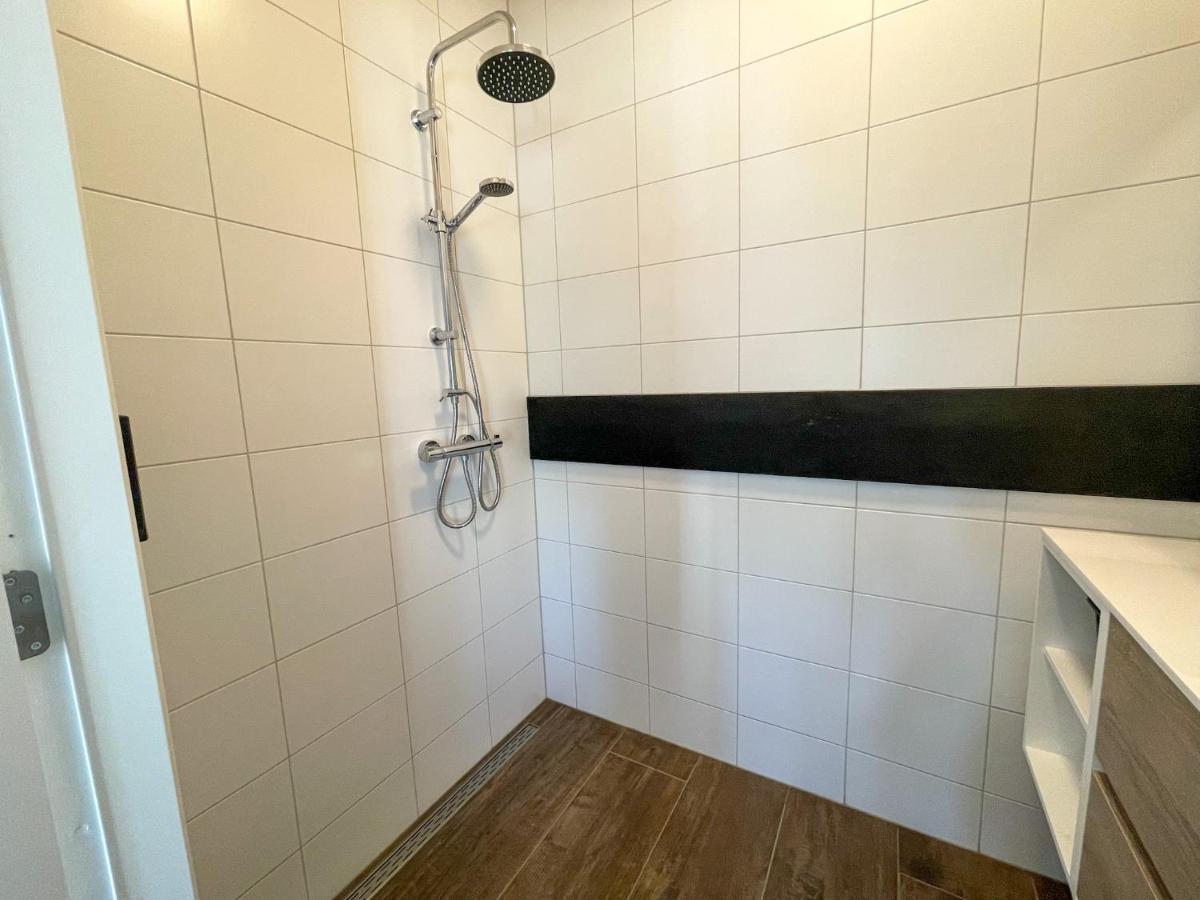 Puur Eastermar - Monumentaal, Authentiek En Luxe Koetshuis Aan Open Vaarwater Met Jacuzzi En Sauna Oostermeer Bagian luar foto