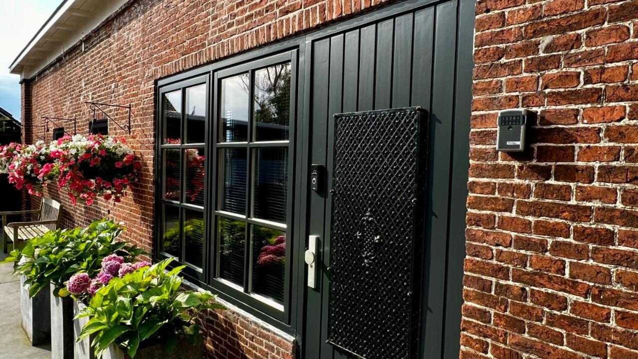 Puur Eastermar - Monumentaal, Authentiek En Luxe Koetshuis Aan Open Vaarwater Met Jacuzzi En Sauna Oostermeer Bagian luar foto