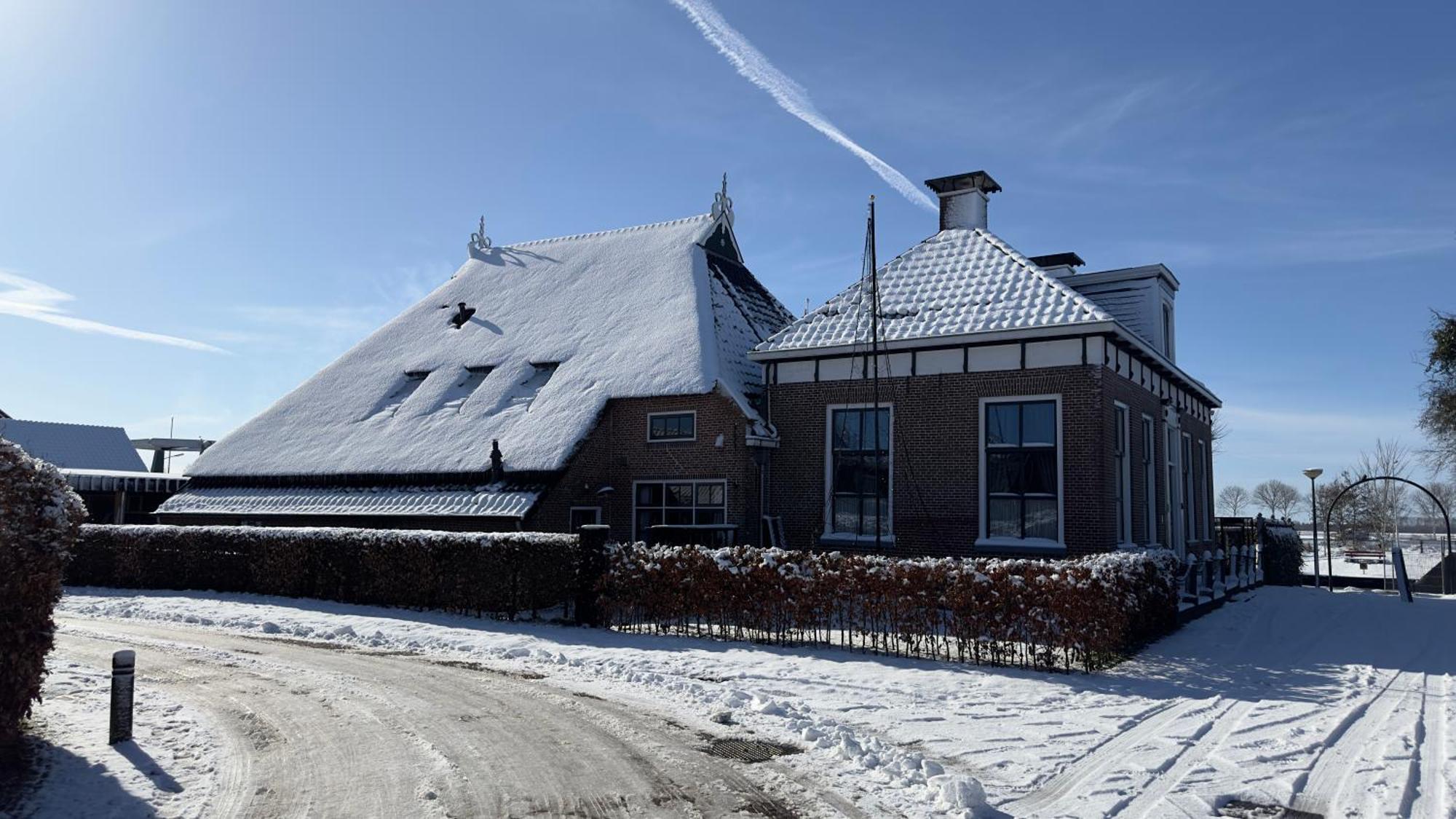 Puur Eastermar - Monumentaal, Authentiek En Luxe Koetshuis Aan Open Vaarwater Met Jacuzzi En Sauna Oostermeer Bagian luar foto