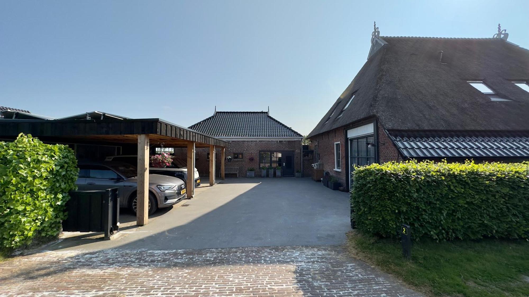 Puur Eastermar - Monumentaal, Authentiek En Luxe Koetshuis Aan Open Vaarwater Met Jacuzzi En Sauna Oostermeer Bagian luar foto