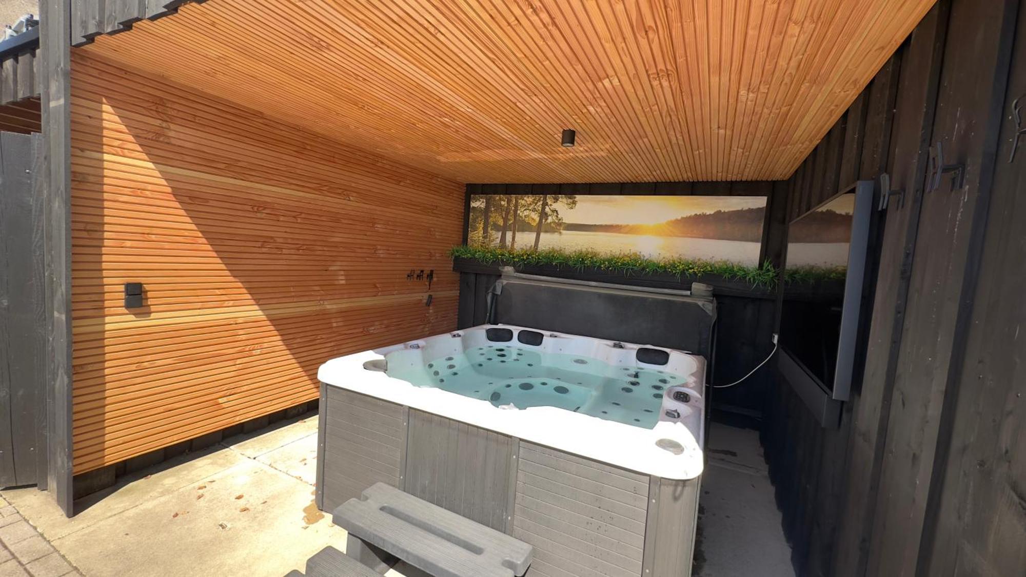 Puur Eastermar - Monumentaal, Authentiek En Luxe Koetshuis Aan Open Vaarwater Met Jacuzzi En Sauna Oostermeer Bagian luar foto